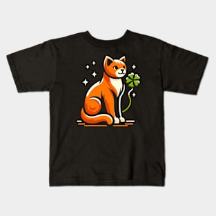 Cat Holding Shamrock for St Patricks Day Kids T-Shirt